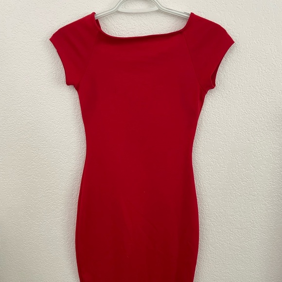 Red dress - Picture 3 of 3